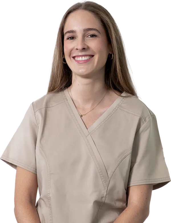 Retrato del Dra. Carmen Macías Luna, Ortodoncia y ortopedia dentofacial · Alineadores invisibles en KOURA DENTAL PLUS