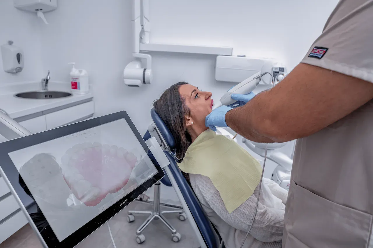 Tratamiento de prostodoncia y rehabilitación avanzada en Koura Dental Plus Madrid